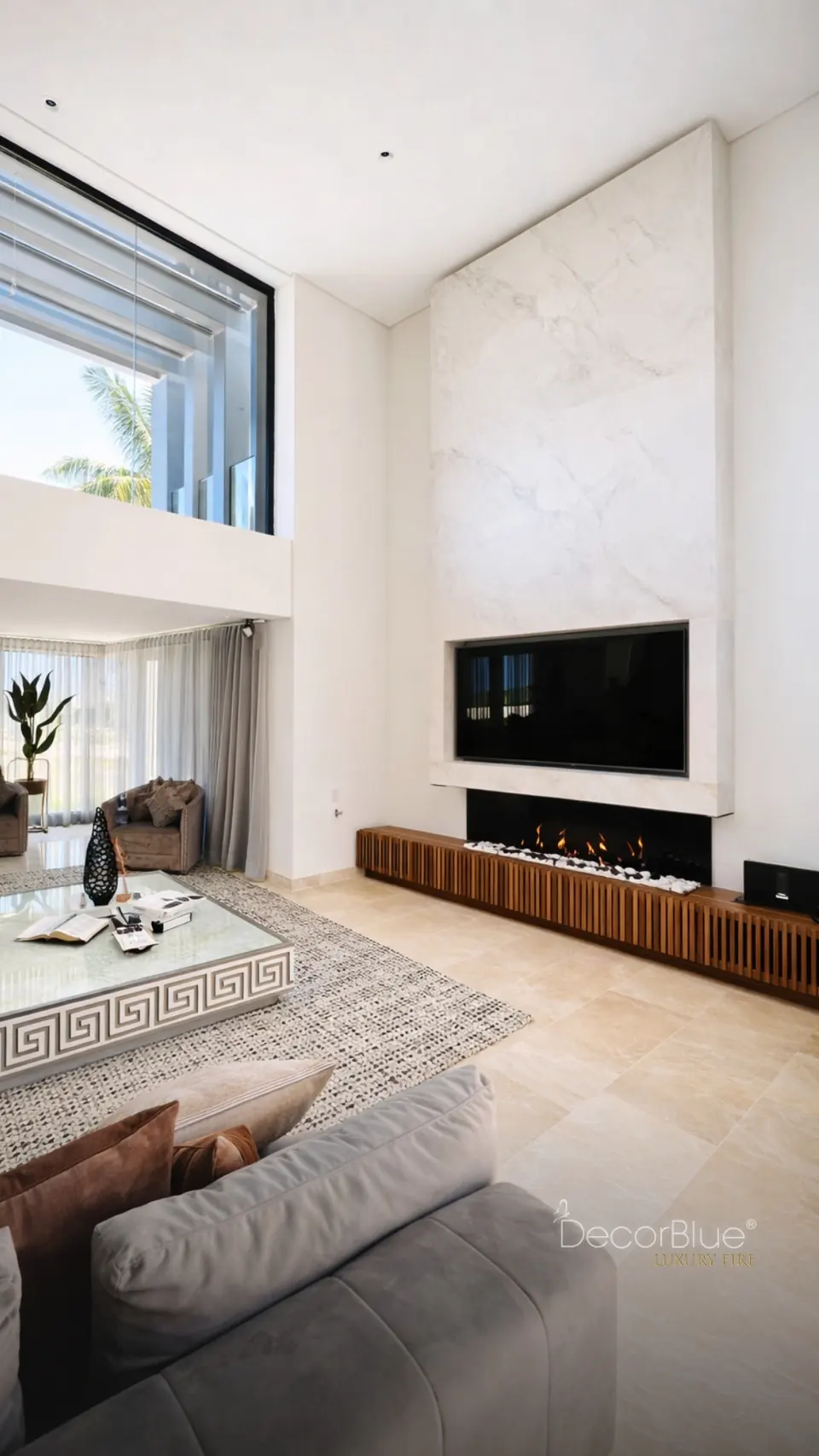 Chimenea prediseñada en una sala moderna, foto 16