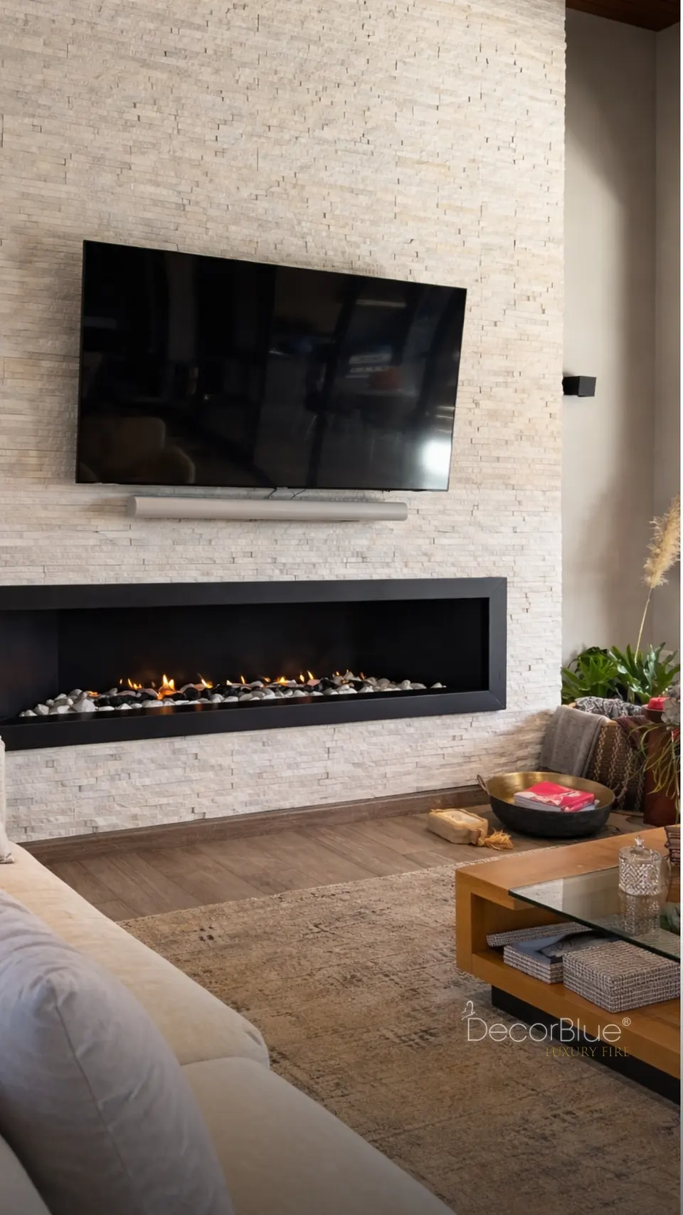 Chimenea prediseñada en una sala moderna, foto 21