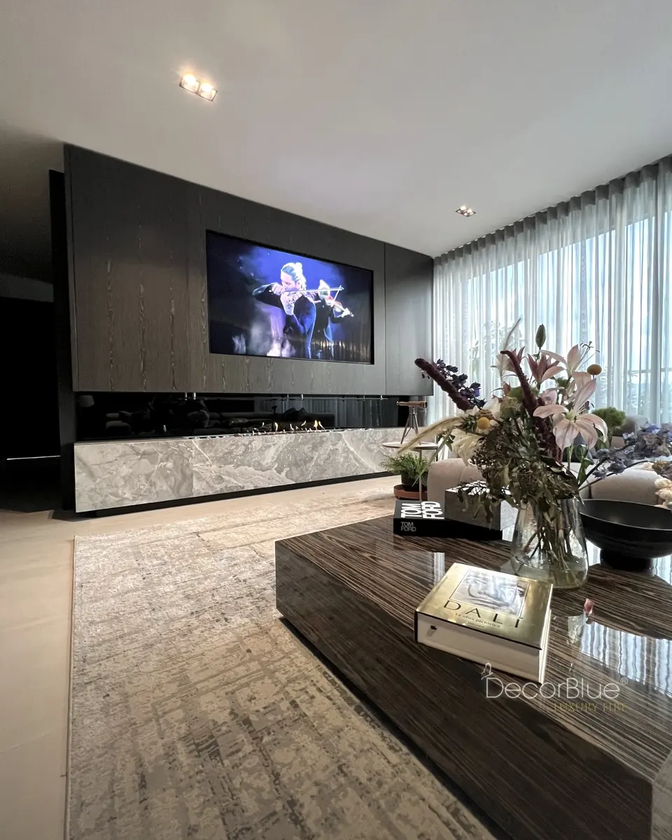 Chimenea prediseñada en una sala moderna, foto 28